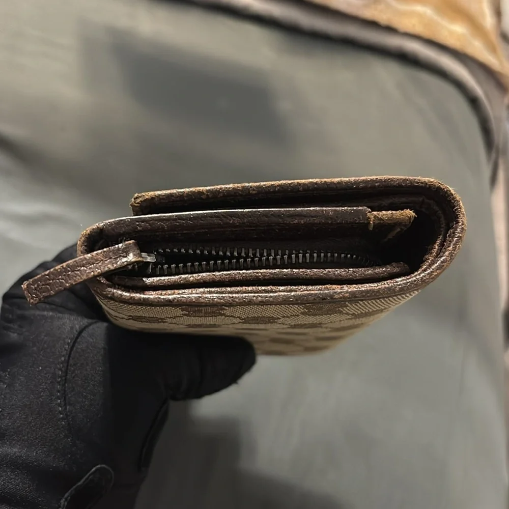 Gucci Tan and Brown Monogram Wallet - Picture 4 of 11